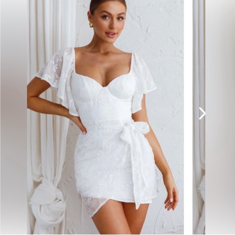 SELFIE LESLIE APHRODITE MOLDED BUST ANGEL SLEEVE WRAP DRESS EMBROIDERED WHITE
